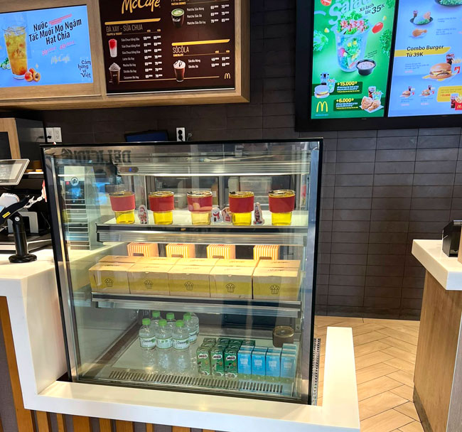 Tủ b&aacute;nh kem k&iacute;nh vu&ocirc;ng