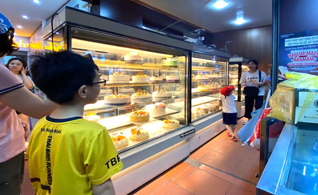 Mua tủ trưng bày bánh kem tại Bình Dương chất lượng, giá hời