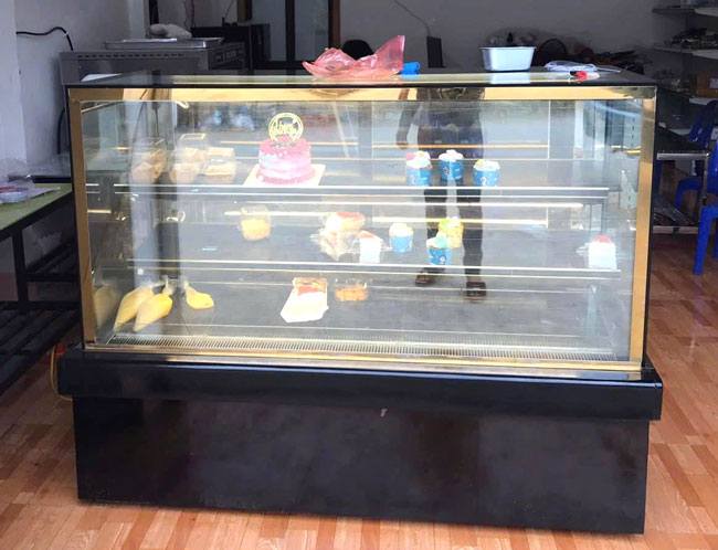 Tủ trưng b&agrave;y b&aacute;nh kem thanh l&yacute; tại H&agrave; Nội