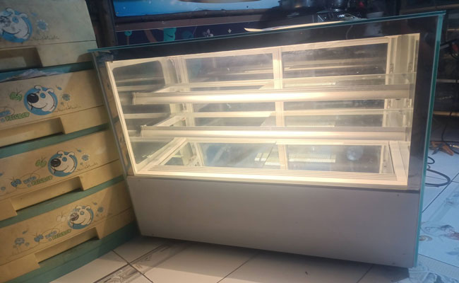 tủ bánh kem không chạy