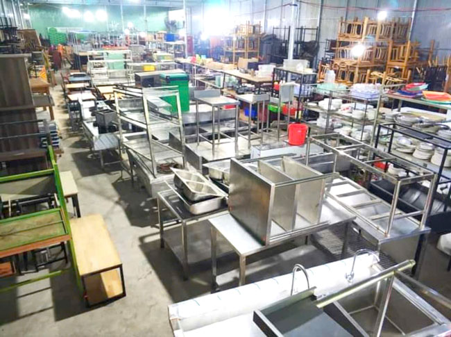 Xe đồ ăn vặt thanh l&yacute; tại Huy Ho&agrave;ng