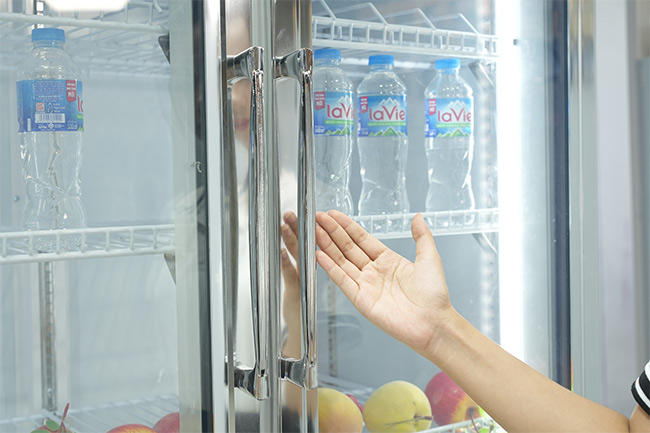 Tủ m&aacute;t 4 c&aacute;nh ph&ugrave; hợp với đa dạng đối tượng 