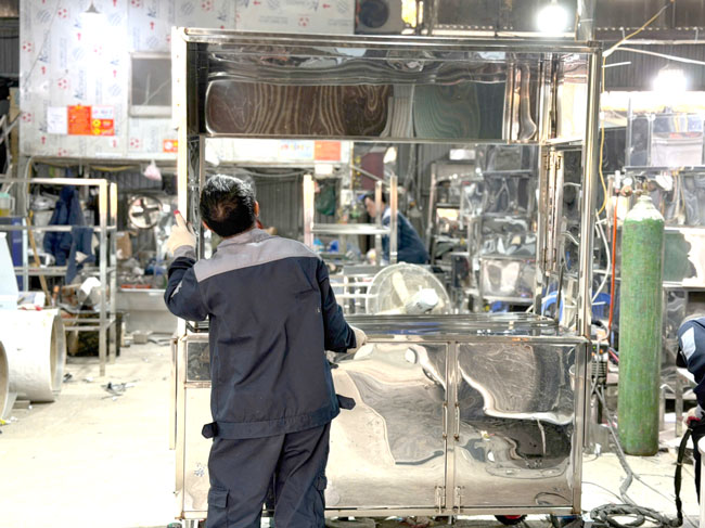 Gia c&ocirc;ng v&agrave; ho&agrave;n thiện xe