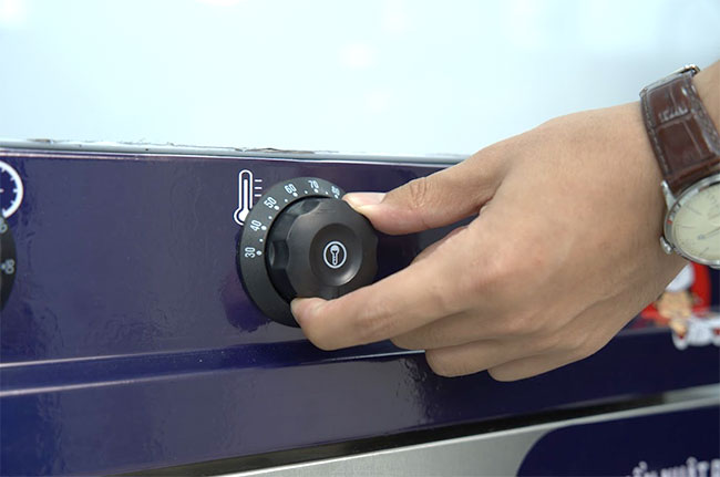Núm điều chỉnh nhiệt độ tủ hấp bánh bao điện 10 khay có điều khiển