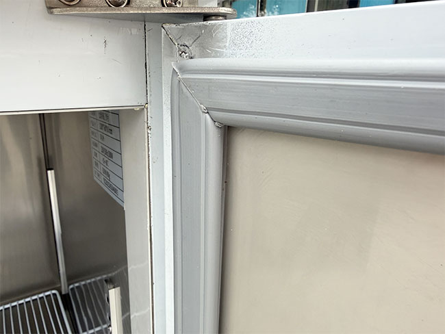 Th&agrave;nh tủ 3 lớp kết hợp gioăng cao su