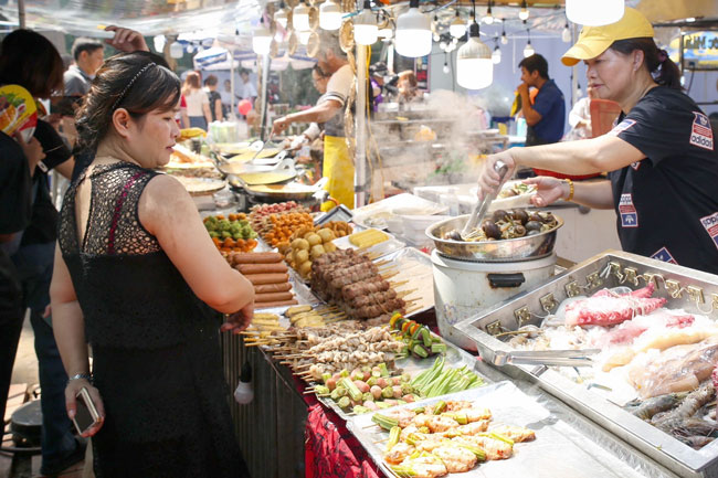 Tiện &iacute;ch chế biến v&agrave; b&agrave;y b&aacute;n c&aacute; vi&ecirc;n chi&ecirc;n