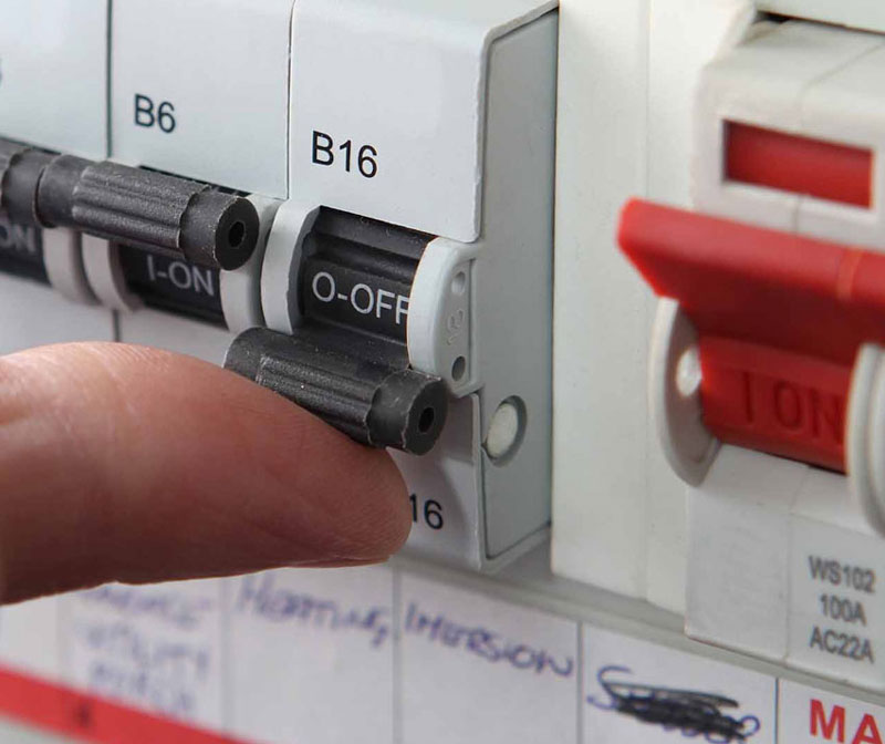 Tủ cơm bị nhảy aptomat