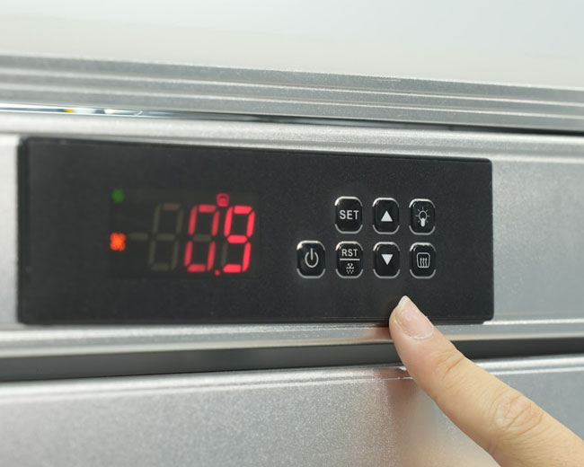 Bảng điều khiển tủ mát siêu thị