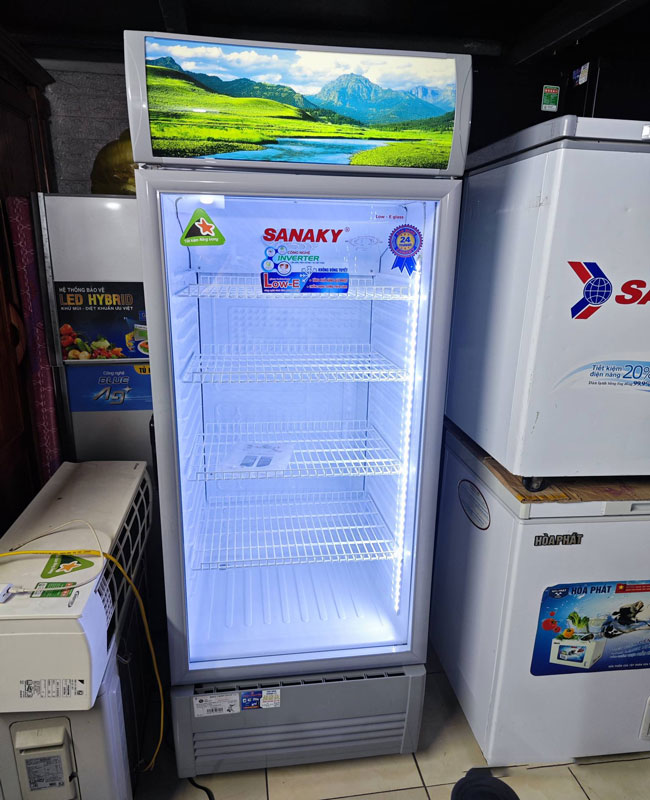 Kiểm tra kệ đựng v&agrave; đ&egrave;n LED