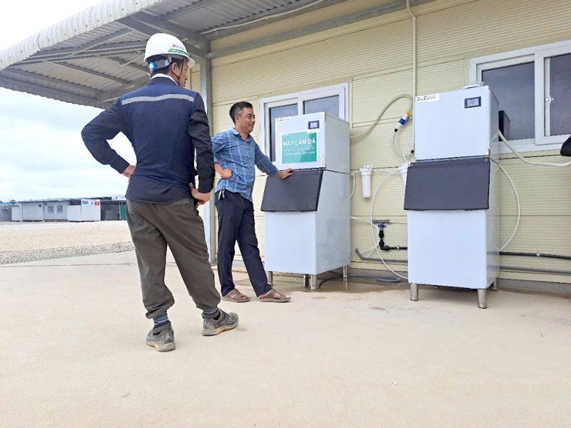 So sánh máy làm đá mini và công nghiệp – Nên chọn loại nào?