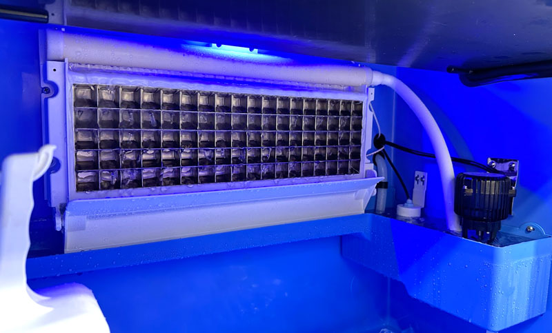 M&aacute;y l&agrave;m đ&aacute; vi&ecirc;n phương ph&aacute;p l&agrave;m lạnh bằng nước