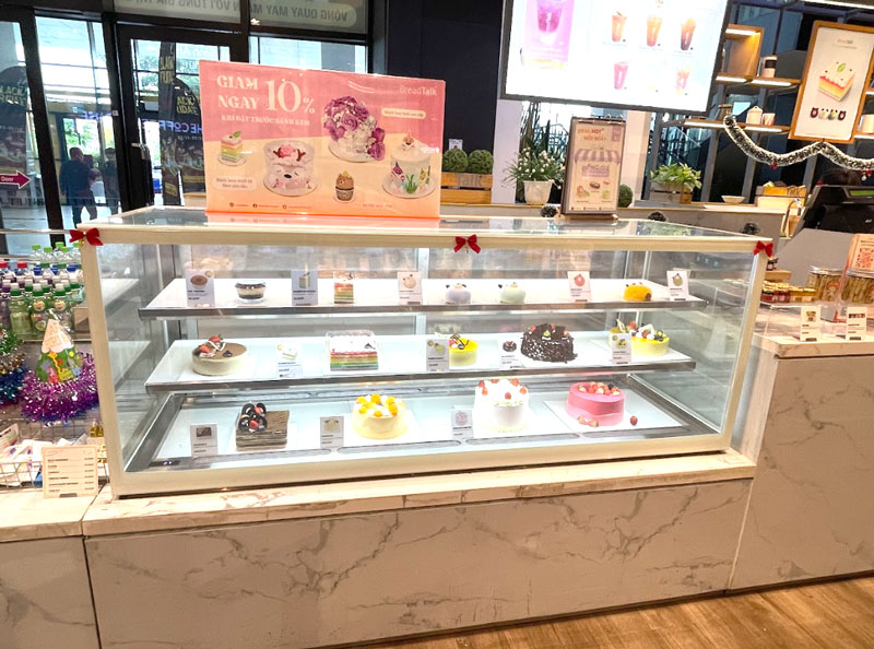 Tủ trưng bày bánh kem đẹp mắt