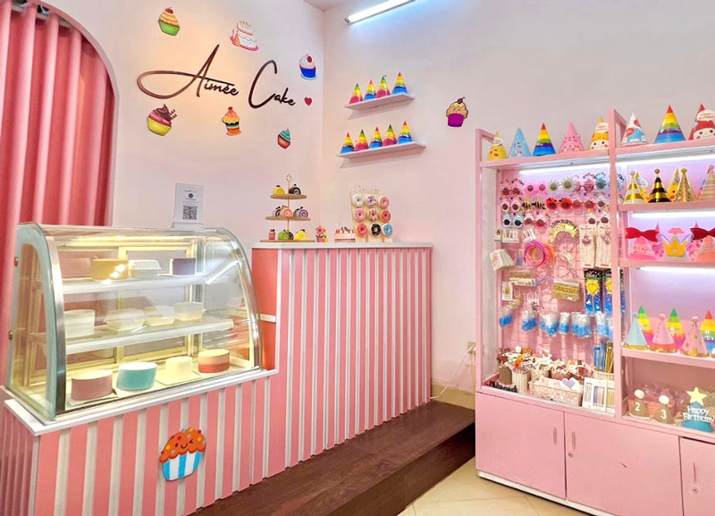 Tủ bánh kem thiết kế kính cong