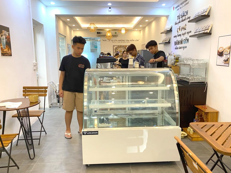 Tủ trưng bày bánh kem kính cong