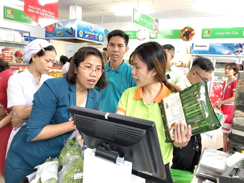 Cửa h&agrave;ng tiện lợi đa dạng phương thức thanh to&aacute;n