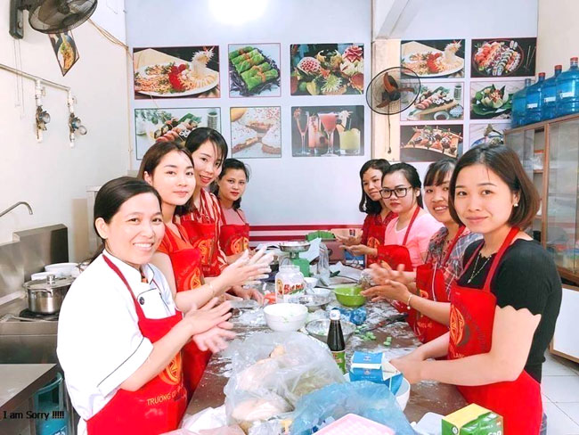 Chi ph&iacute; nh&acirc;n sự cho qu&aacute;n cơm