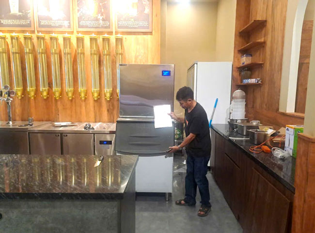 M&aacute;y l&agrave;m đ&aacute; uống bia c&ocirc;ng suất lớn