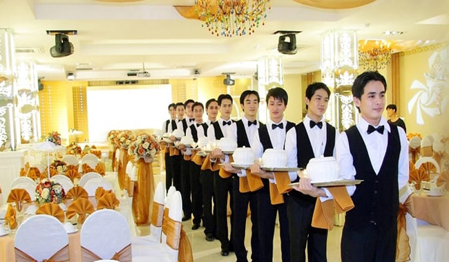 Chi ph&iacute; thu&ecirc; phục vụ nh&agrave; h&agrave;ng