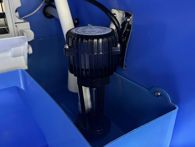 Hệ thống bơm nước của m&aacute;y l&agrave;m đ&aacute;