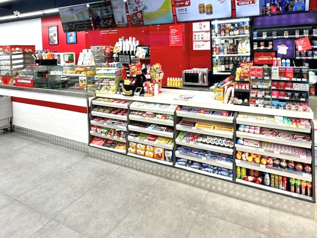 Xu hướng thiết kế cửa h&agrave;ng tiện lợi