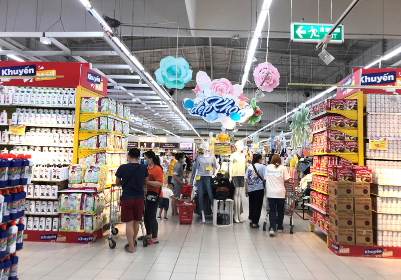 Thiết kế si&ecirc;u thị lớn 150m2 với d&atilde;y h&agrave;ng khuyến m&atilde;i