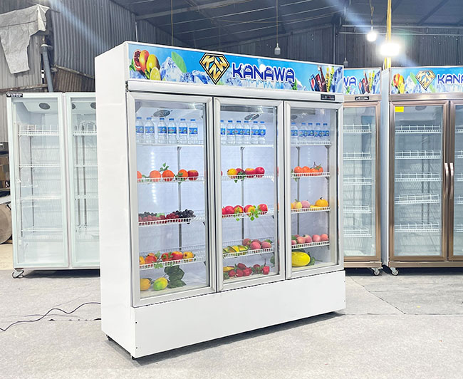 Tủ m&aacute;t trưng b&agrave;y 3 c&aacute;nh