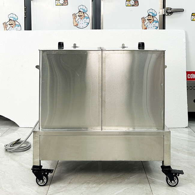 Kiểm tra nồi v&agrave; chuẩn bị nguy&ecirc;n liệu trước khi nấu