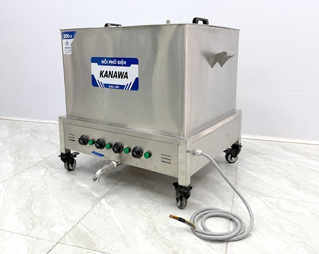 Quán phở có lượng khách phục vụ lớn