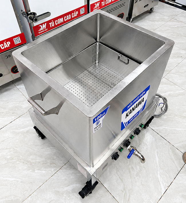 Thân nồi inox bền đẹp, thuận tiện vệ sinh
